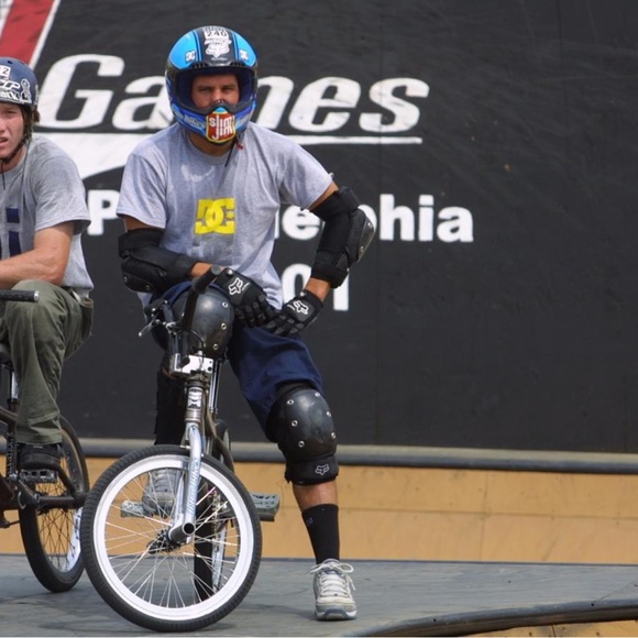 FOX BMX OR SKATE KNEE PADS. These are no longer made. Highly sought after. Used. - Picture 4 of 5